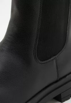 YOURTURN Korte Laarzen - Black -YOURTURN WINKEL 06ffa3bf4b7943ff9e70711f6b0d1906