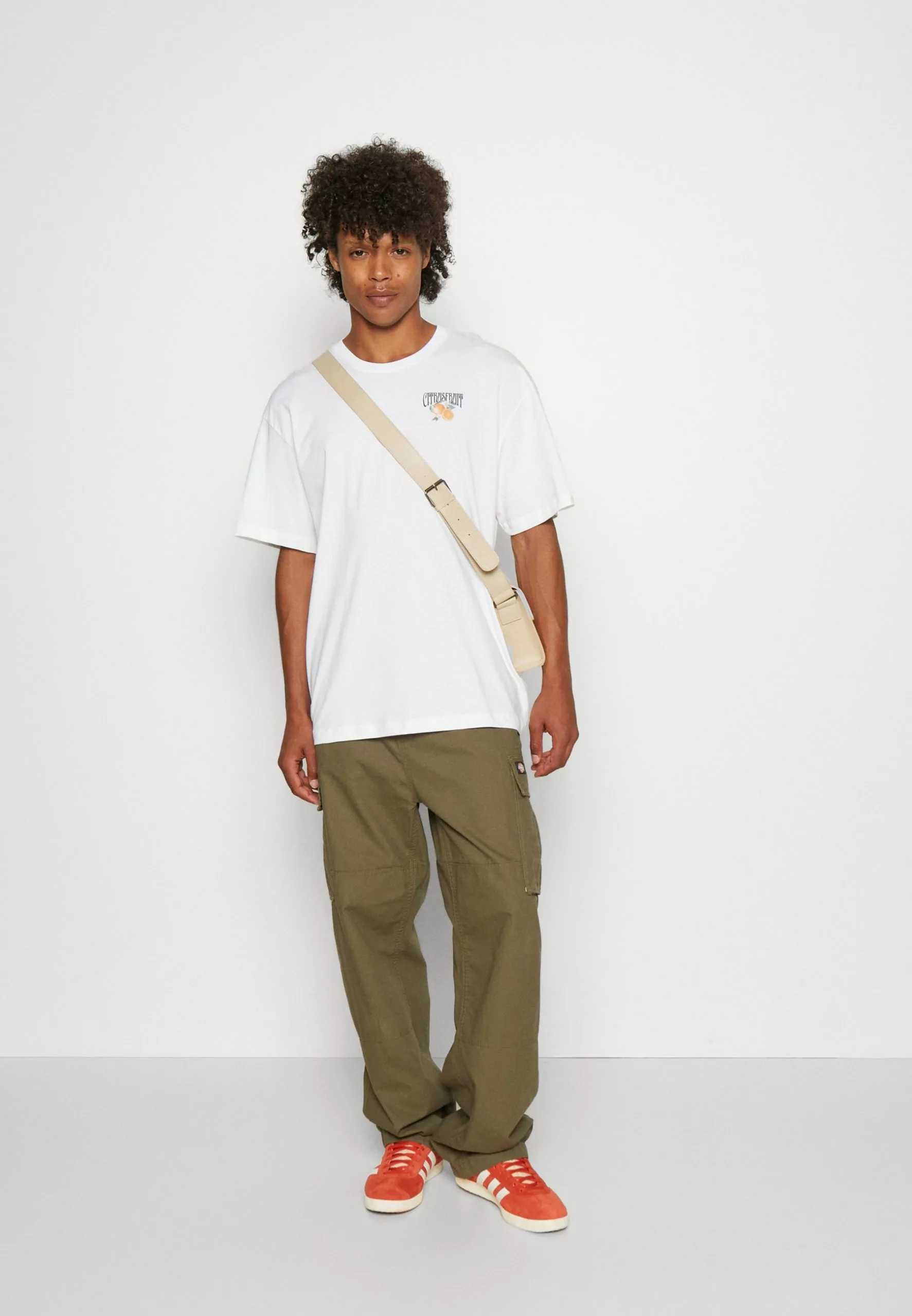 YOURTURN Orange Fruit Graphic Tee- T-Shirt Print - White 3 YOURTURN Orange Fruit Graphic Tee- T-Shirt Print - White - Afbeelding 2