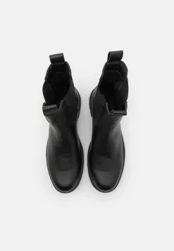 YOURTURN Korte Laarzen - Black -YOURTURN WINKEL 1d300a14387e4d48bfaf5939afbb9e66