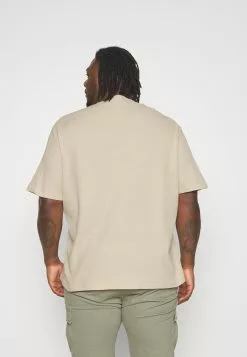 YOURTURN Unisex - T-Shirt Basic -Light Green/ Off-White -YOURTURN WINKEL 2f59b2e8fb1843719da15f2e00e33582