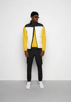 YOURTURN Puffer Vest Unisex - Bodywarmer - Black/White -YOURTURN WINKEL 4384b81f00ed4219b47c6fbf48c49815