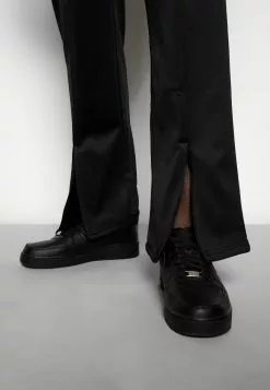 YOURTURN Unisex - Trainingsbroek - Black 13 YOURTURN Unisex - Trainingsbroek - Black -YOURTURN WINKEL 5c4f8c8cb63e40f79401d8fdfffc3743