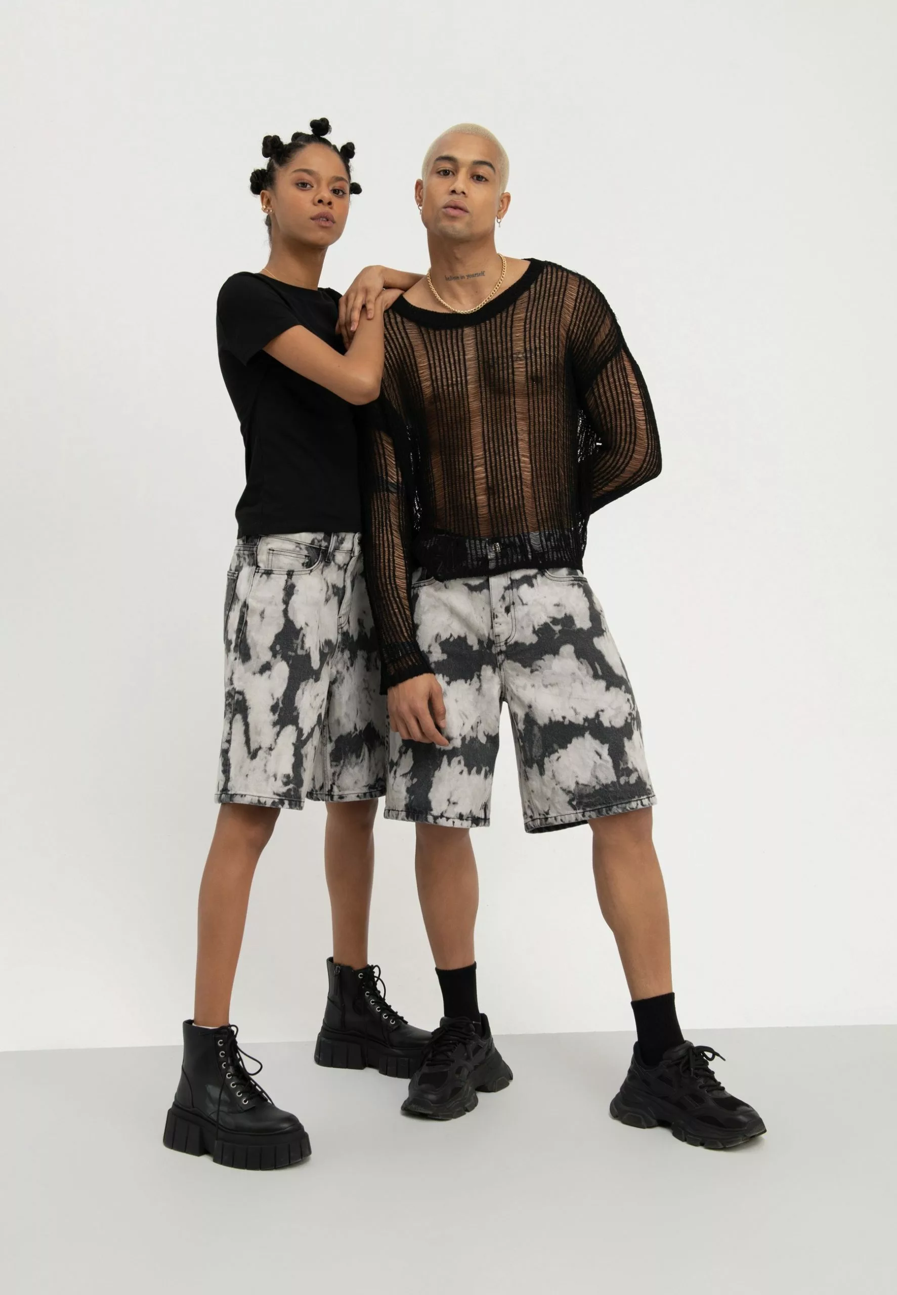 YOURTURN Unisex - Jeansshort - Black Denim 4 YOURTURN Unisex - Jeansshort - Black Denim - Afbeelding 2