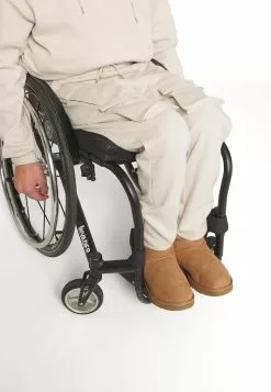 YOURTURN Trainingsbroek - Beige -YOURTURN WINKEL 7bb3fa43c00b411a9ee8e8e4d18de31e