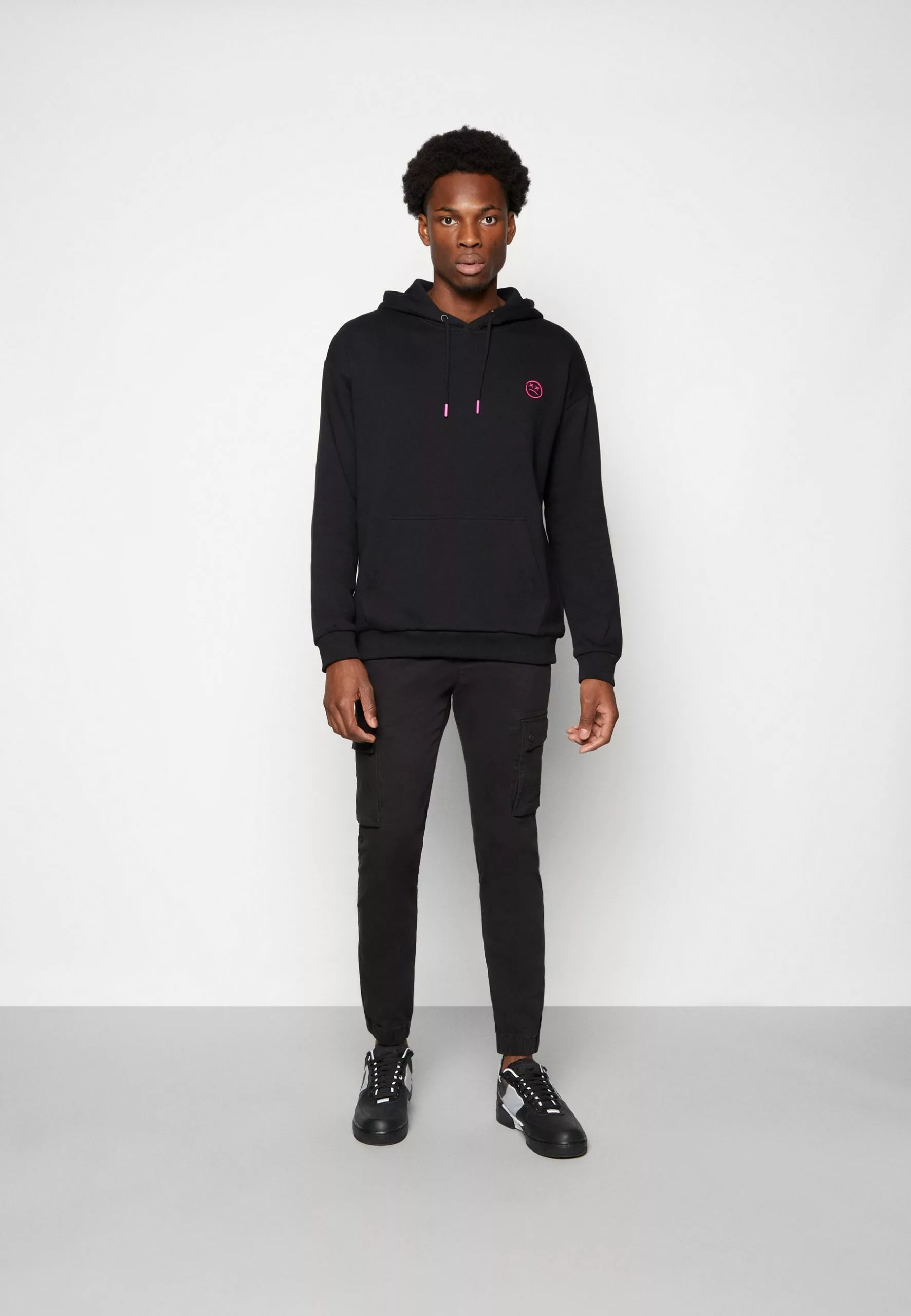 YOURTURN Embroidered Text Hoodie Unisex - Hoodie - Black 4 YOURTURN Embroidered Text Hoodie Unisex - Hoodie - Black - Afbeelding 2