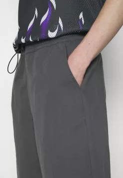 YOURTURN Genderless Parachute - Shorts - Dark Grey -YOURTURN WINKEL ab229e6e99c74a9d898bb39c8fce313e