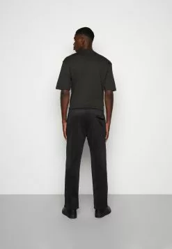 YOURTURN Unisex - Trainingsbroek - Black 10 YOURTURN Unisex - Trainingsbroek - Black -YOURTURN WINKEL b4ad6068df1f4c538a4520b01ec3793c