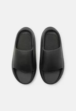 YOURTURN Badslippers - Black 11 YOURTURN Badslippers - Black -YOURTURN WINKEL cf646b70f2e848caa63bab5f5d5868bd