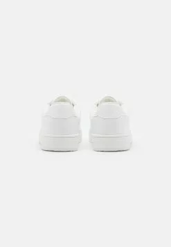 YOURTURN Sneakers Laag - White -YOURTURN WINKEL e422fcb945e54679a768f4c471e3e98a