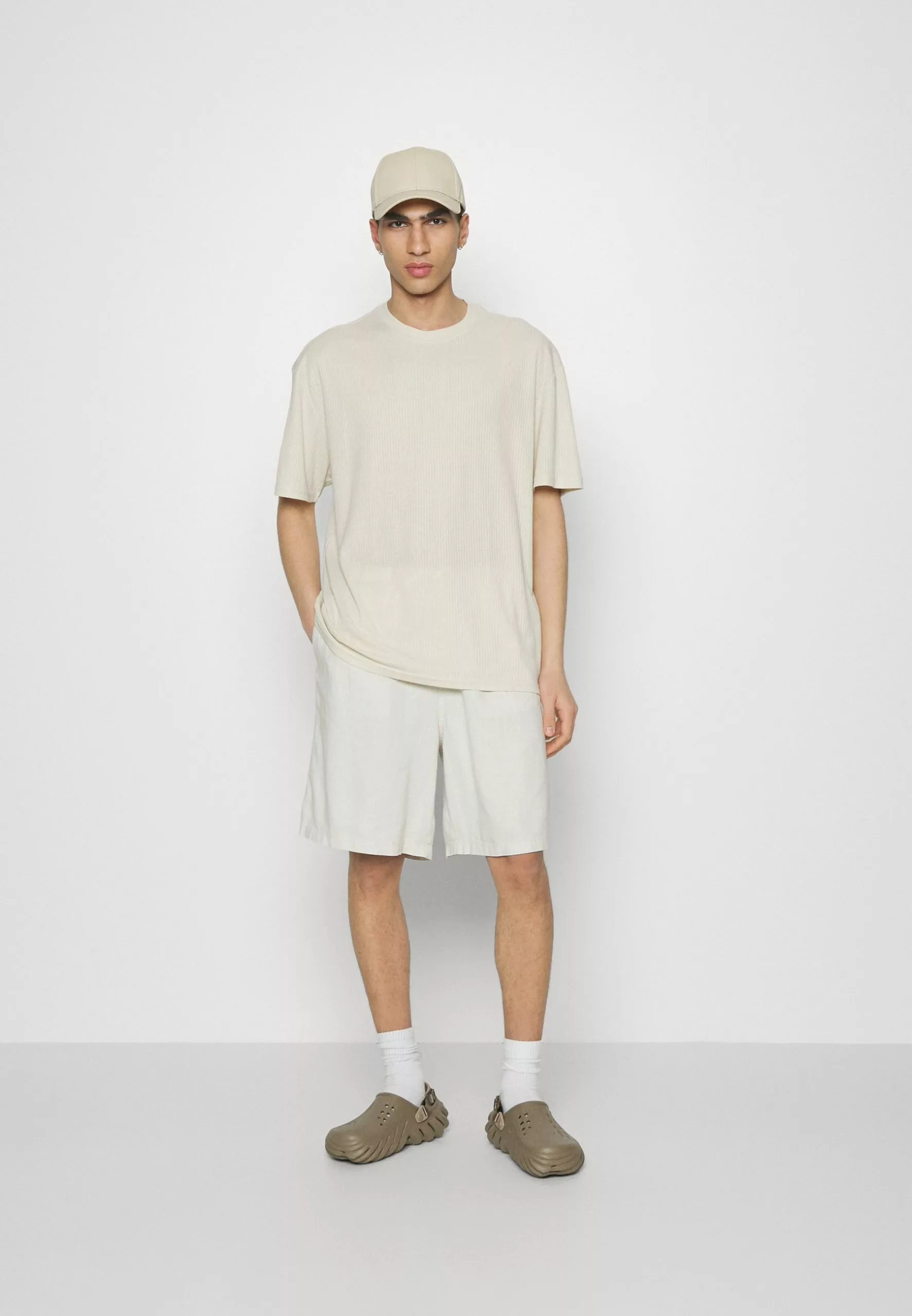 YOURTURN Unisex 2 Pack - T-Shirt Basic - Offwhite/Light Green 3 YOURTURN Unisex 2 Pack - T-Shirt Basic - Offwhite/Light Green